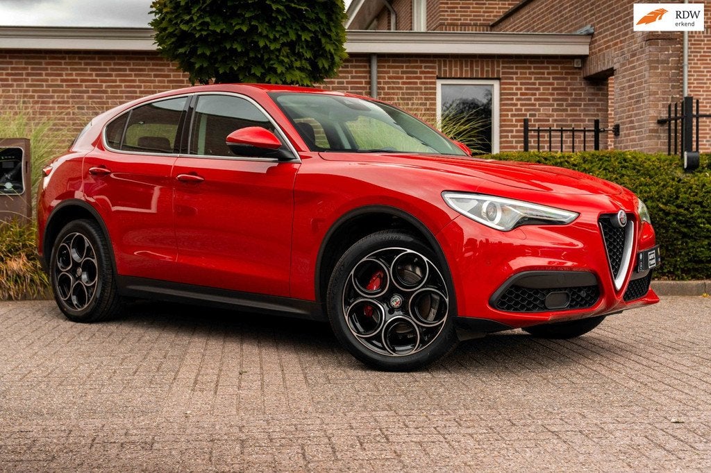Alfa Romeo Stelvio 2.0 T AWD Super 280 PK Camera Stoel/Stuur, Auto's, Alfa Romeo, Automaat, 4 cilinders, Leder en Stof, Bedrijf