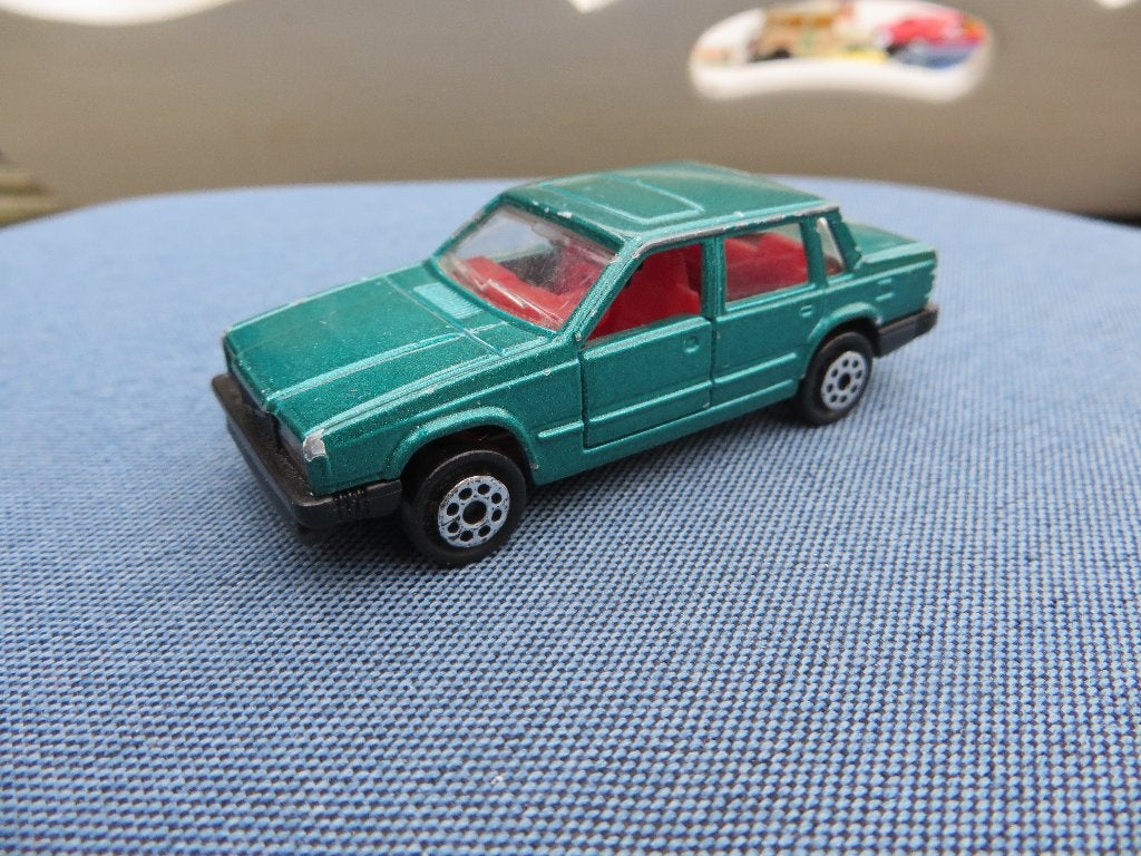Majorette Volvo 760 GLE groen, Hobby en Vrije tijd, Modelauto's | Overige schalen, Ophalen of Verzenden, Gebruikt, Auto