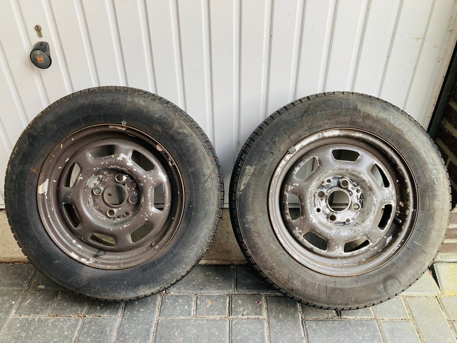 Twee Seat velgen met (oude) 175/70 R14 bandjes, Auto diversen, Ophalen, Gebruikt