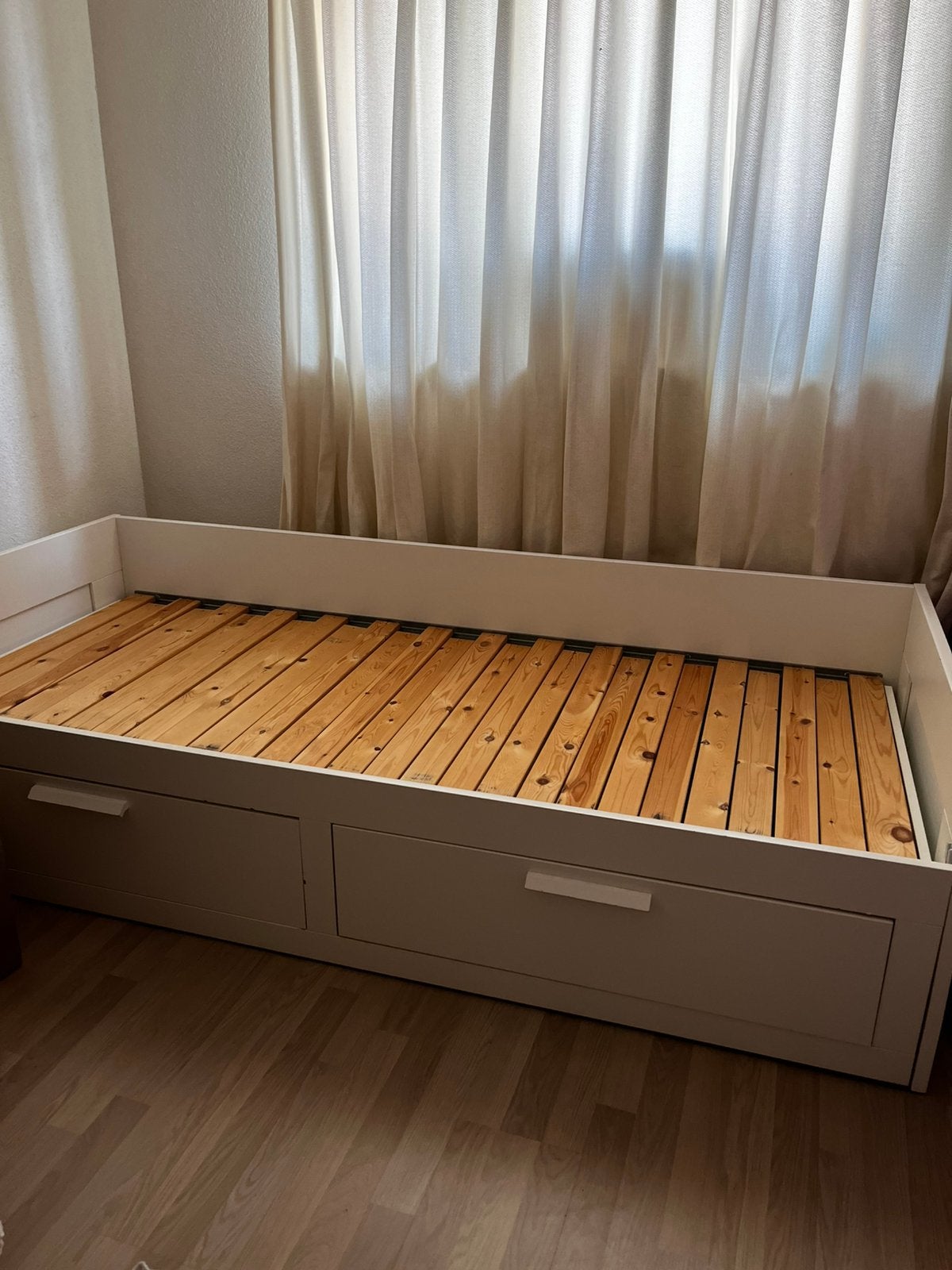 Ikea uitschuif bed, Ophalen, Verstelbaar, Wit, Zo goed als nieuw