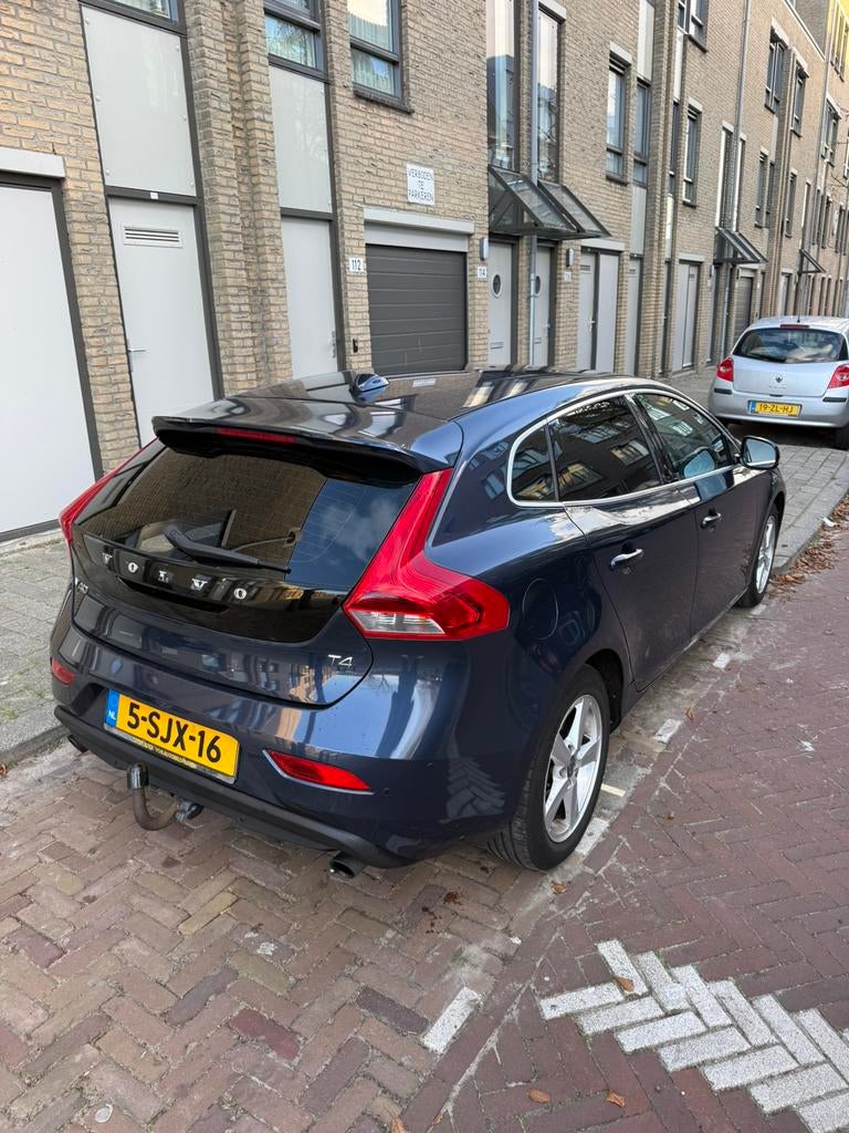 Volvo V40 1.6 T4 180PK Powershift 2013 Blauw, 1596 cc, Automatische klimaatregeling, 4 cilinders, 700 kg