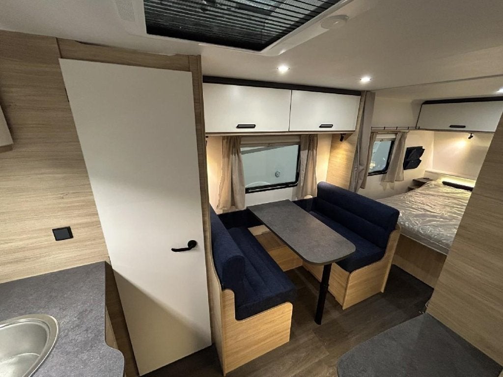 Caravelair Alba 460 queensbed, Caravans en Kamperen, Bedrijf, Treinzit, 6 tot 7 meter, Overige typen