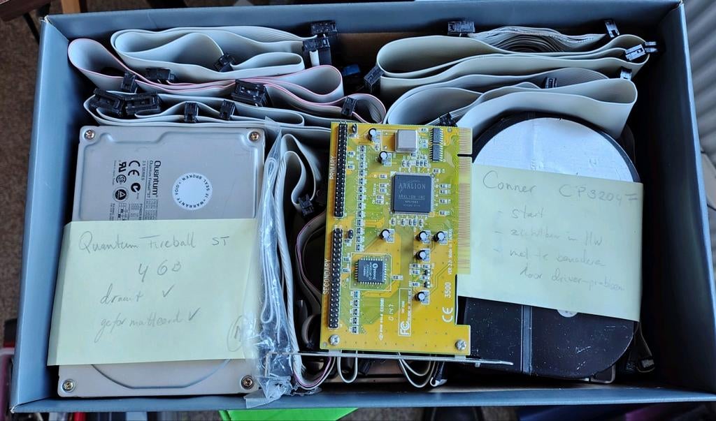 Doos met 9 oude, werkende(!), IDE harddisks. + controller, Computers en Software, Harde schijven, Ophalen, Desktop, IDE