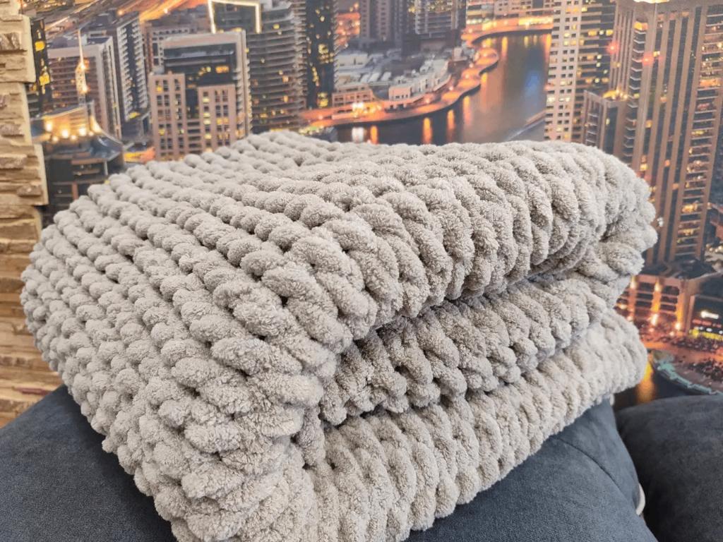 Handgebreide Pluche Pled Alize Puffy 80x80cm, Verzenden, Nieuw, Eenpersoons, Kussen