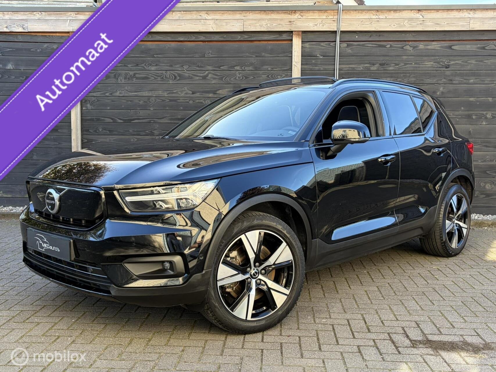 Volvo XC40 Recharge P8 AWD Open Dak / Leder/alcantara / 63.6, Auto's, Automaat, Dealer onderhouden, Gebruikt, Zwart