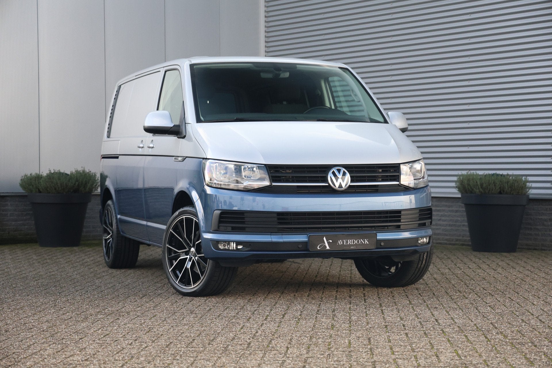 Volkswagen Transporter 2.0 TSI L1H1 Bulli Benzine Two tone|C, Auto's, Voorwielaandrijving, Dealer onderhouden, Stof, Gebruikt