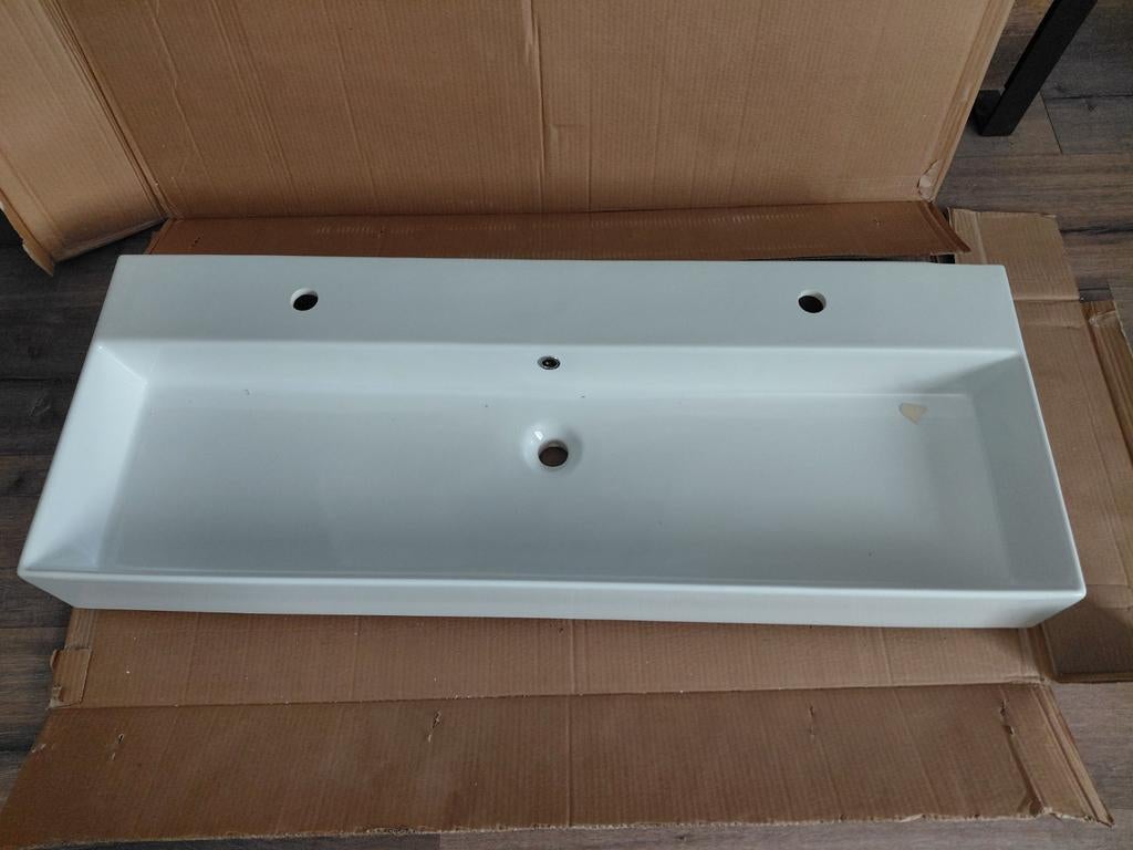 Witte wastafel met lichte beschadiging, Ophalen, Nieuw, Steen, Wastafel