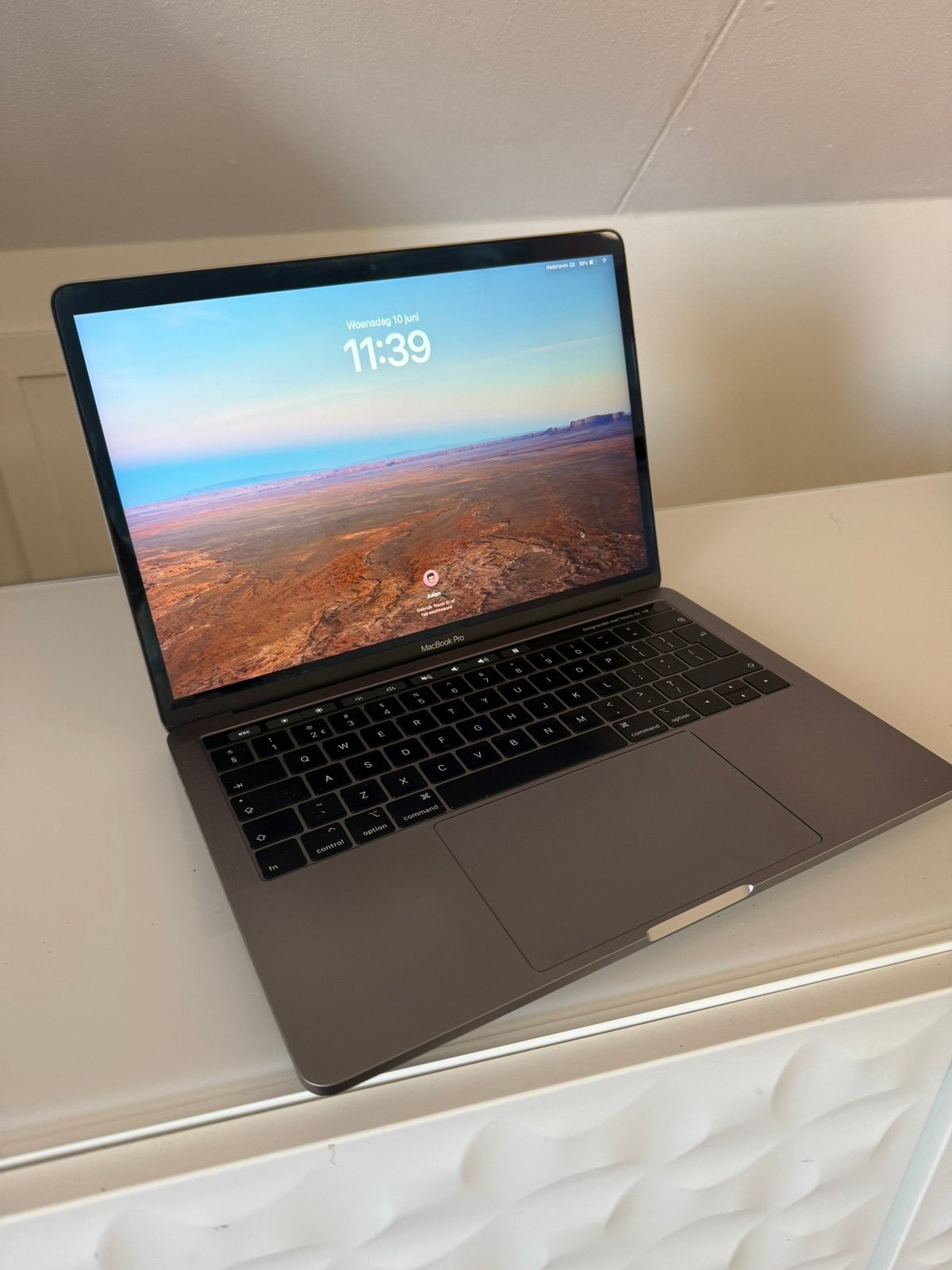 Macbook pro 2019 13 inch, 13 inch, 8 GB, Ophalen of Verzenden, Zo goed als nieuw