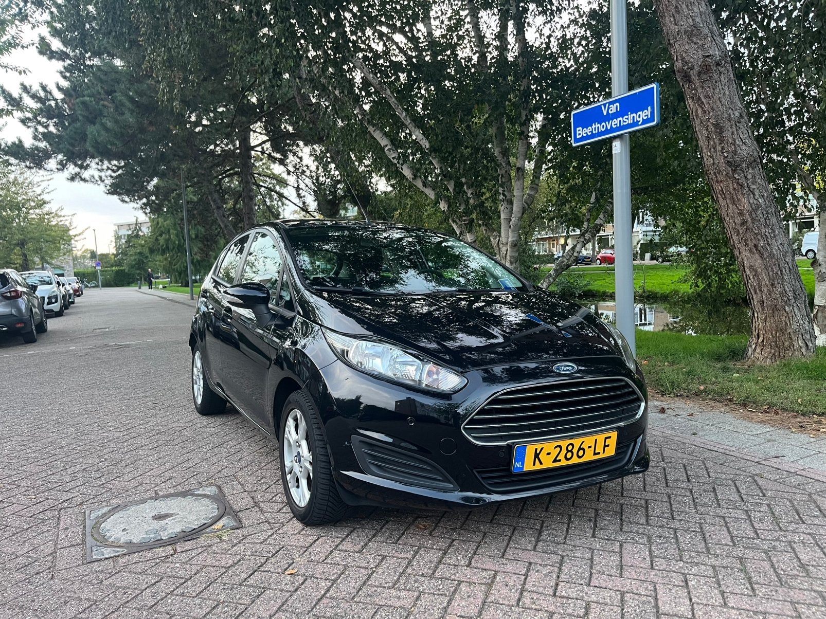 Ford Fiësta 1.25 BLUETOOTH, STOELV, AC, PARK V&A, CHAMPIONS, Voorwielaandrijving, Zwart, Handgeschakeld, 19 km/l