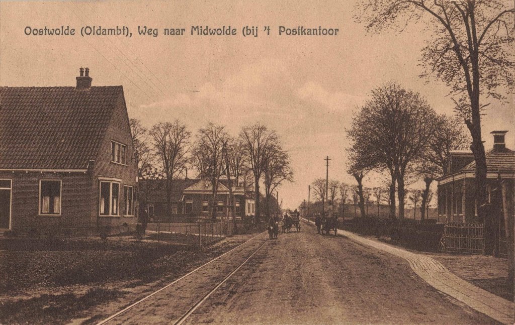 Oostwold Oldambt bij 't Postkantoor weg naar Midwolda B3378, Ophalen, 1920 tot 1940, Gelopen, Groningen