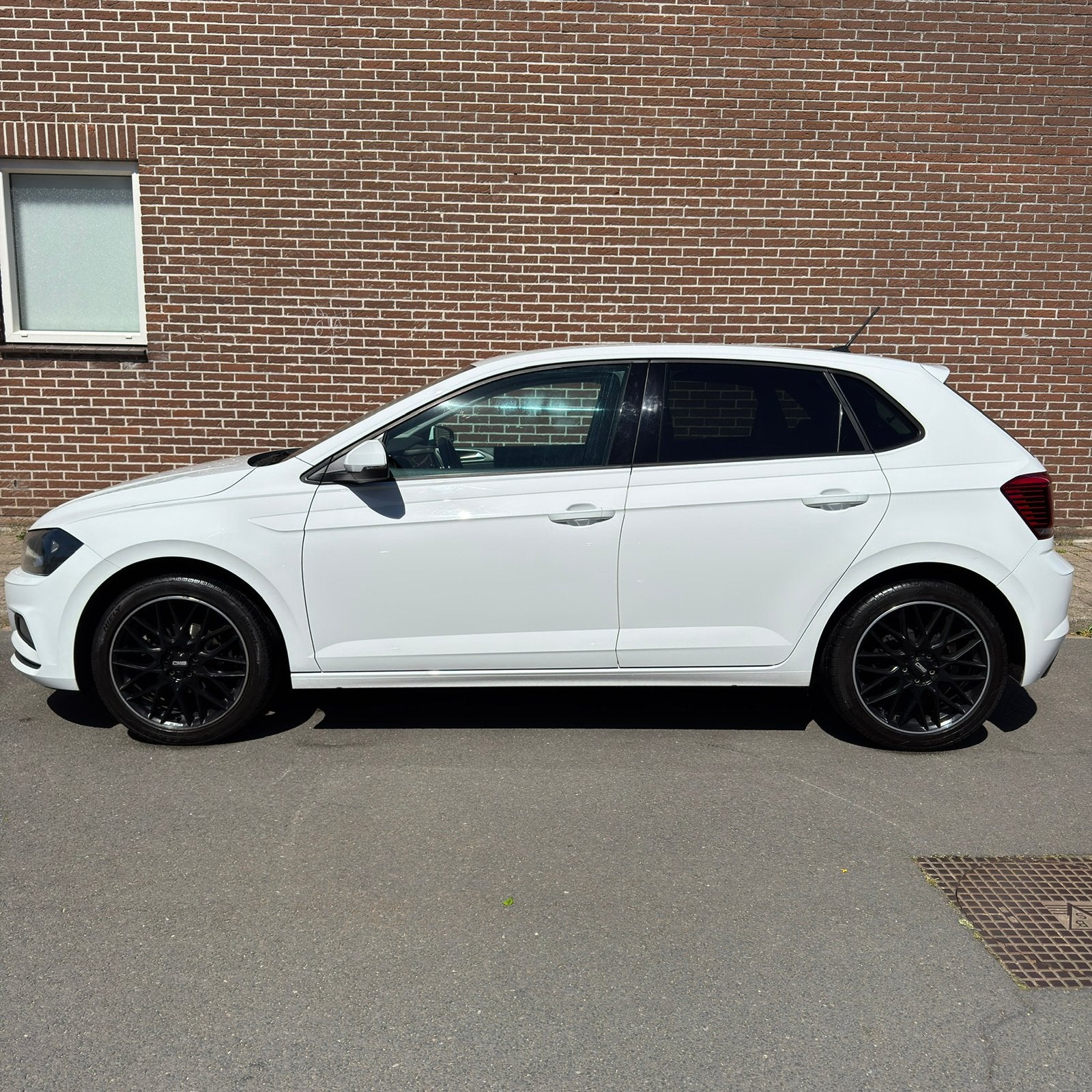 Volkswagen Polo 1.0 TSI Comfortline Sportief, Voorwielaandrijving, 40 €/maand, Zwart, Origineel Nederlands
