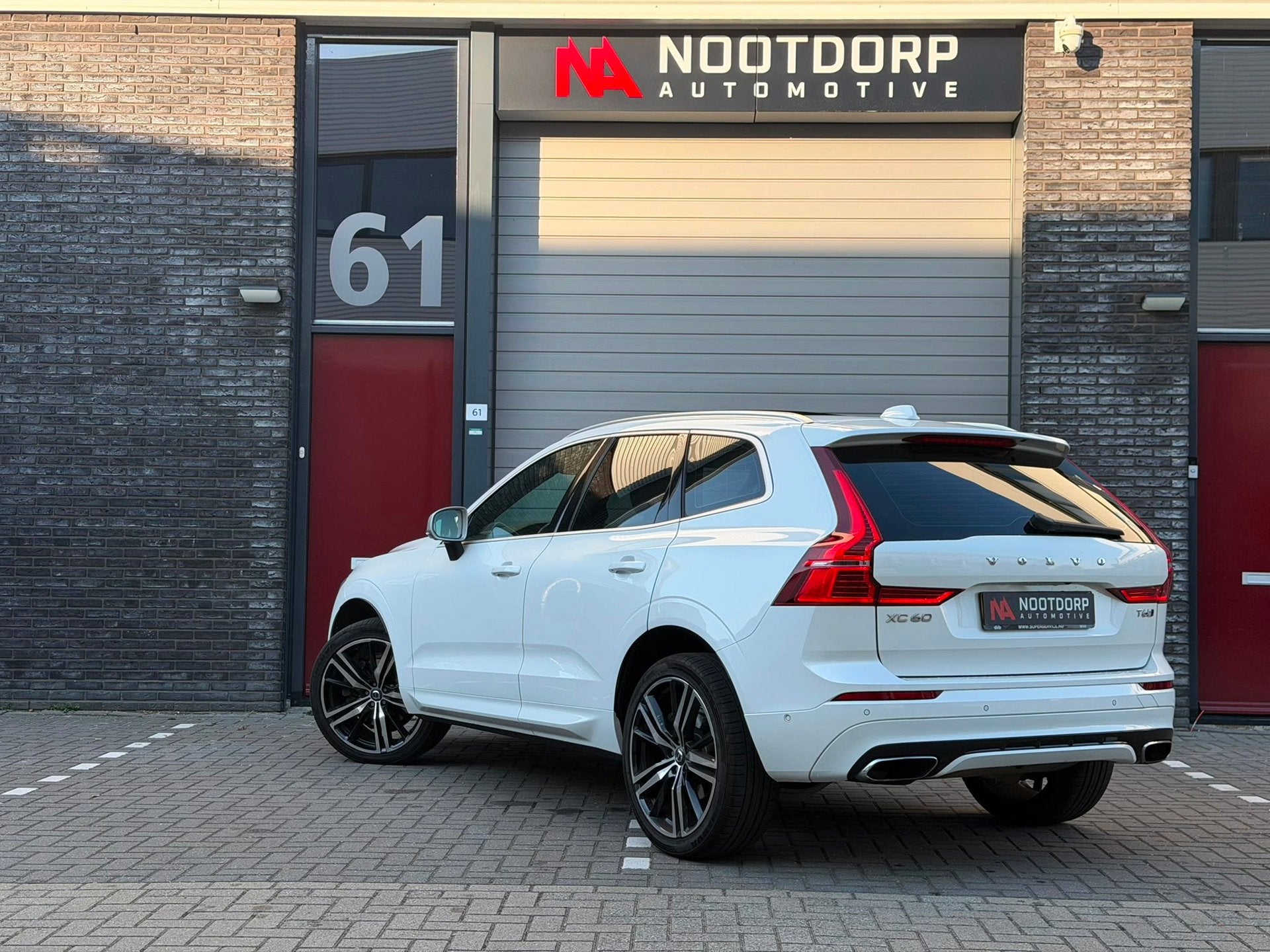 Foto 6 van Volvo XC60 2.0 T6 AWD Inscription PANO/HUD/B&W/360/MEMORY/VO