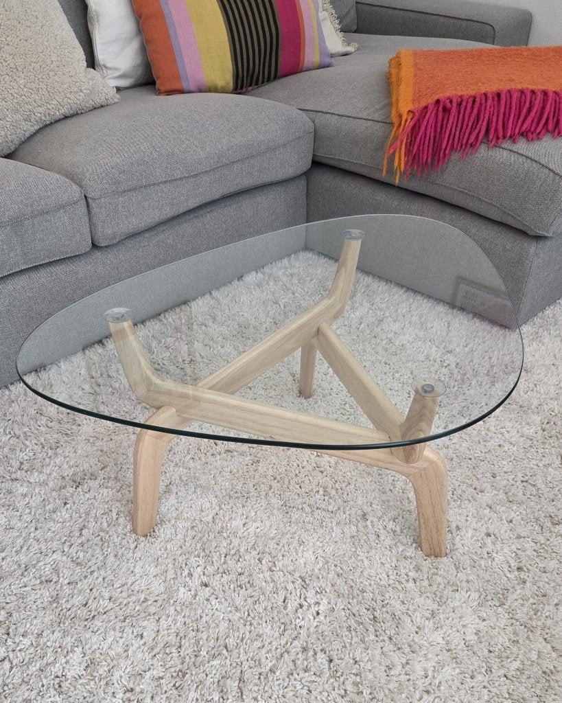 Kwantum Breno salontafel met glazen blad en eiken poten, Huis en Inrichting, Ophalen, Glas, 100 tot 150 cm, Japandi, modern