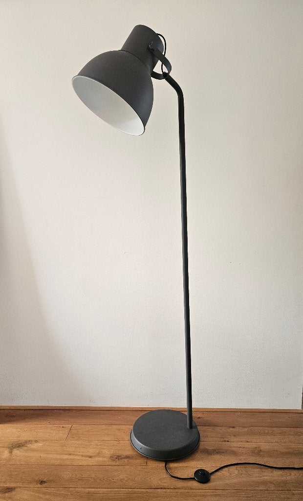 Foto 2 van Ikea Hektar staande vloerlamp donkergrijs