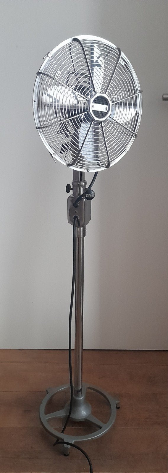Ventilator op standaard vintage "Cinni"  op gietijzeren voet, Witgoed en Apparatuur, Ventilatoren, Ophalen, Zo goed als nieuw