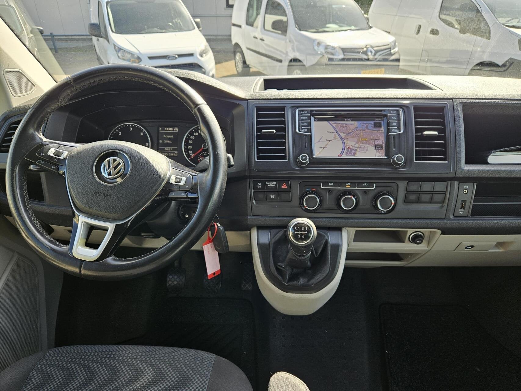 Volkswagen Transporter 2.0 TDI L2H1 DC LM Airco Cruise Euro6, Auto's, Voorwielaandrijving, Gebruikt, Euro 6, 4 cilinders