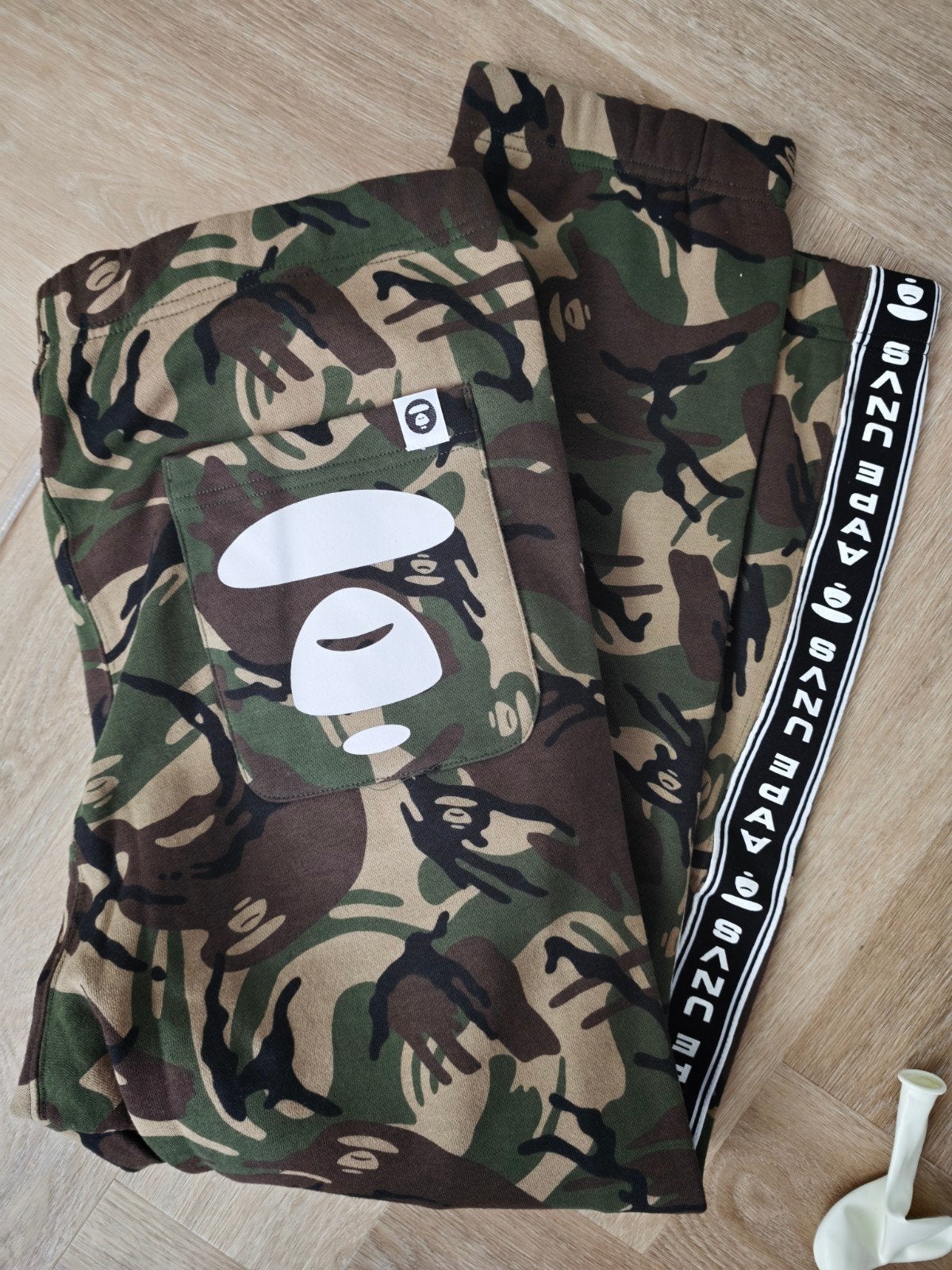 Bape Camo Joggingbroek Unisex Maat M Nieuw met Prijskaartje, Overige kleuren, Overige jeansmaten, Nieuw, Ophalen of Verzenden