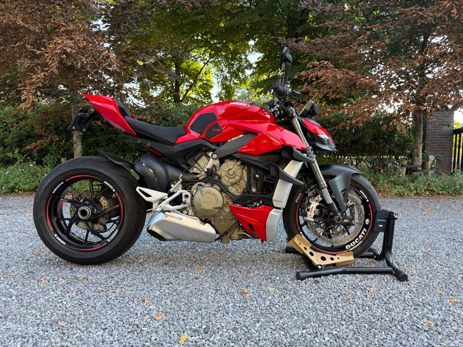 DUCATI STREETFIGHTER V4 - 2020 - CARBON - NIEUWSTAAT, Traction Control, 4 cilinders, Motorrijbewijs A, Particulier