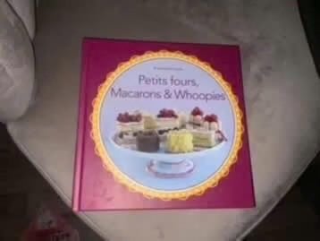 Petit fours, Macarons & Whoopies receptenboek, Boeken, Onbekend, Ophalen of Verzenden, Zo goed als nieuw, Taart, Gebak en Desserts