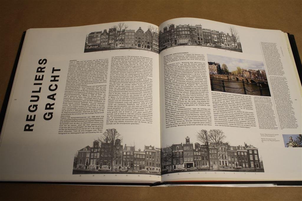 Het grachtenboek. 4 eeuwen Amsterdamse grachten., Ophalen of Verzenden, Gelezen