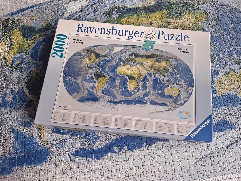 Ravensburger Legpuzzel De Wereld 2000 stukjes, Hobby en Vrije tijd, Denksport en Puzzels, Ophalen of Verzenden, Meer dan 1500 stukjes