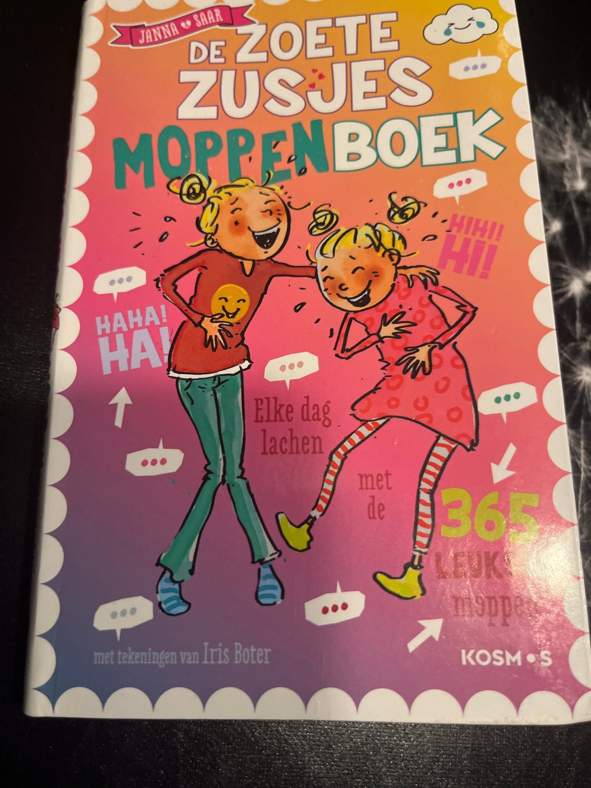 De Zoete Zusjes Moppenboek - Janna & Saar, Ophalen of Verzenden, Zo goed als nieuw, Fictie algemeen
