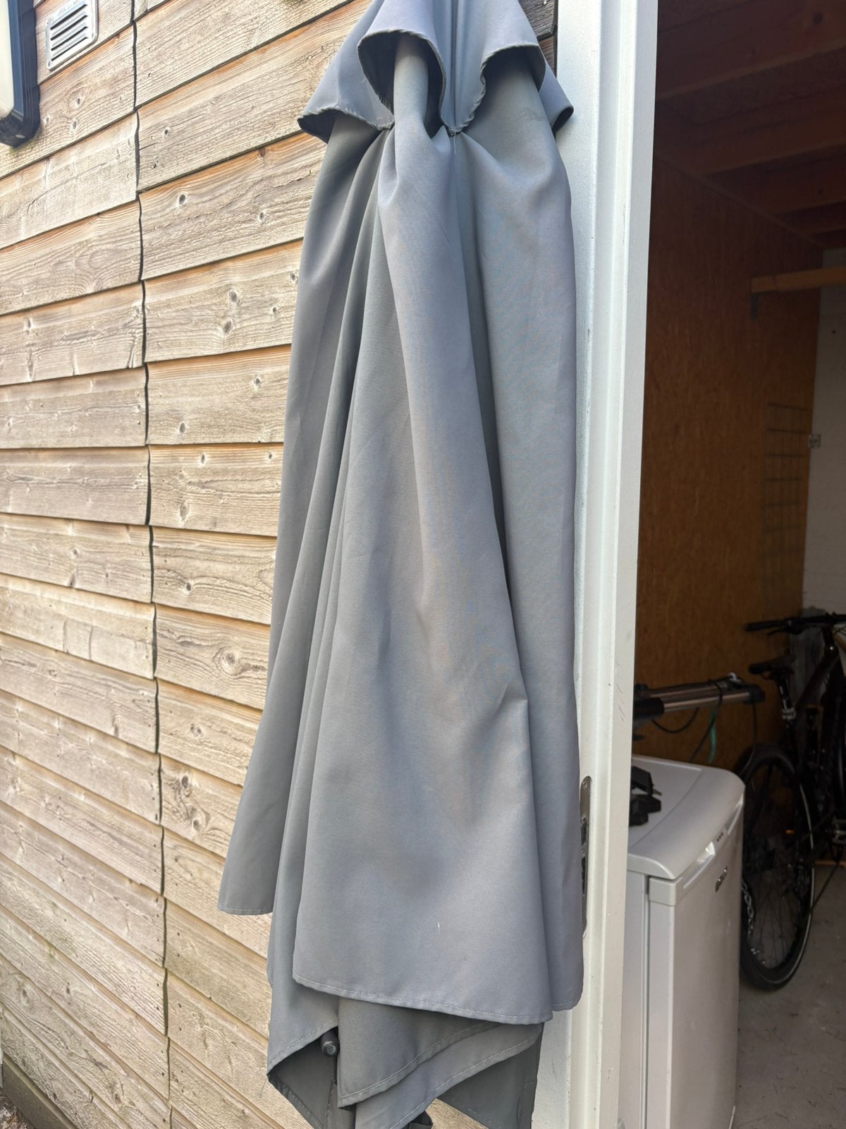 Parasol grijs model florida gamma / karwei, Ophalen, Zo goed als nieuw, Zweefparasol