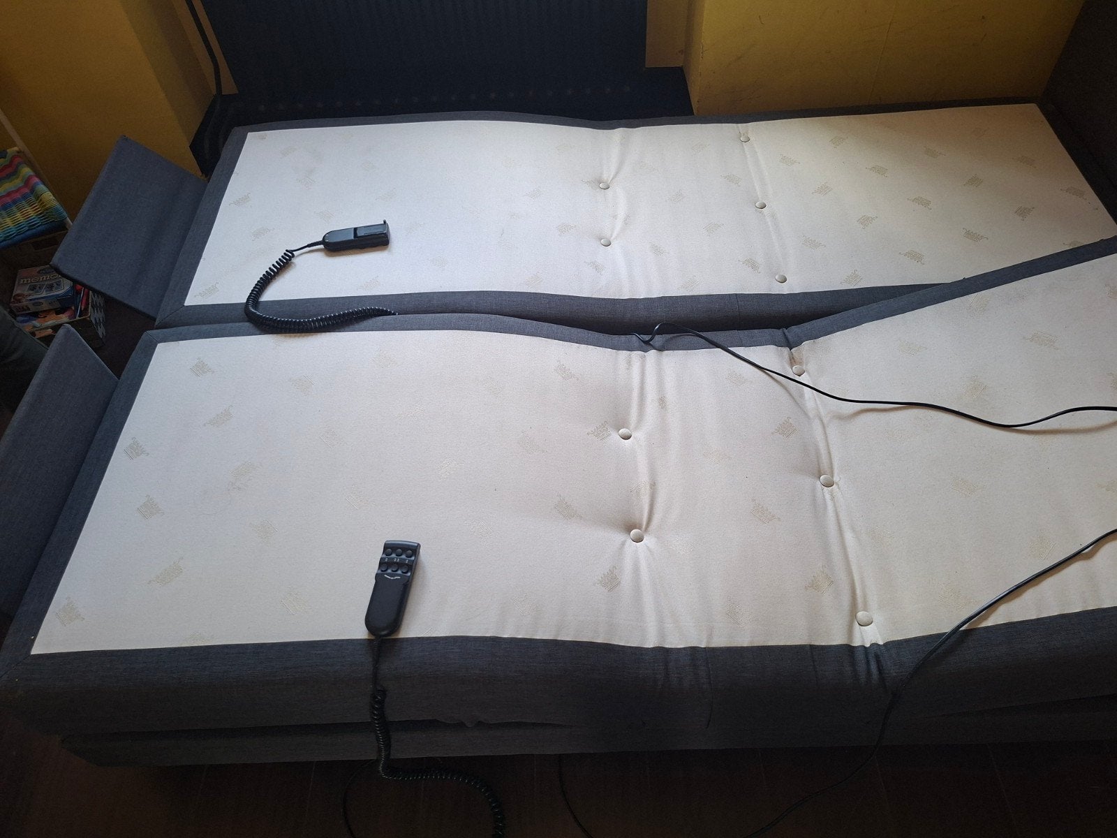 Verstelbaar tweepersoonsbed met hoofdbord, Ophalen, Tweepersoons, 180 cm, 200 cm