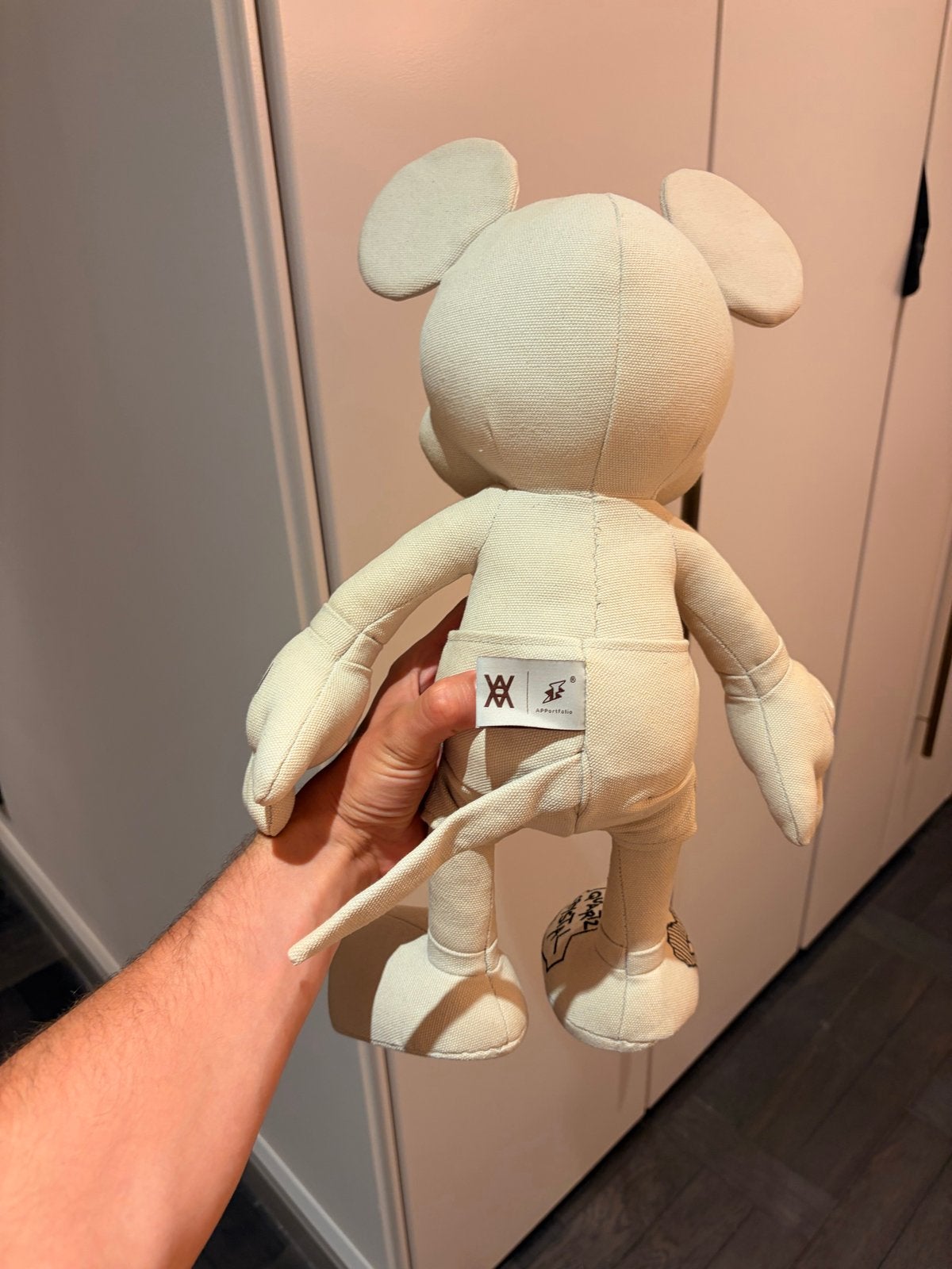 Foto 2 van Daniel Arsham x Disney Mickey Mouse collectible- Nieuw
