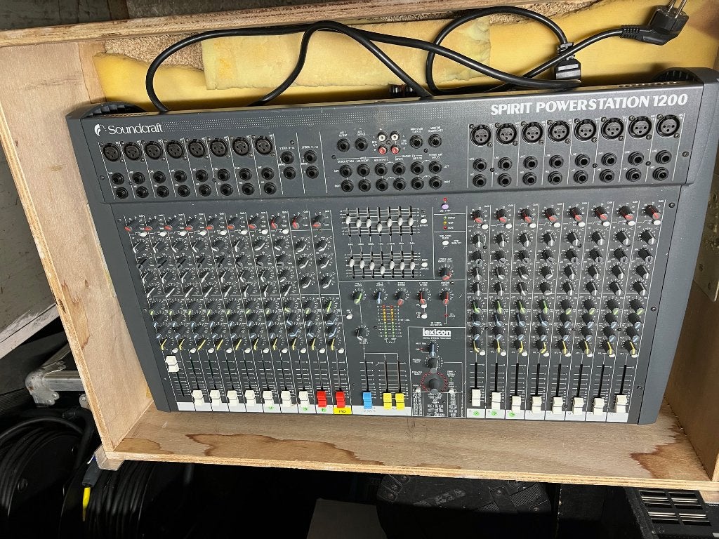 Soundcraft Spirit Powerstation 1200, Ophalen, Gebruikt, 20 kanalen of meer