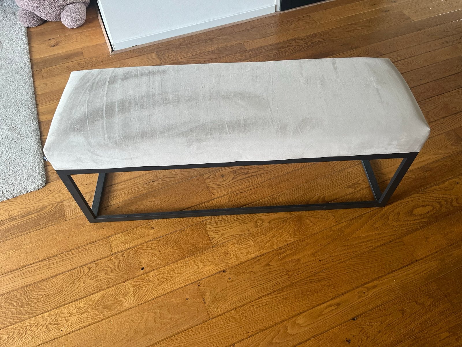 Beige stoffen bankje met zwart metalen frame, Huis en Inrichting, Ophalen, Zo goed als nieuw, Overige kleuren, Metaal