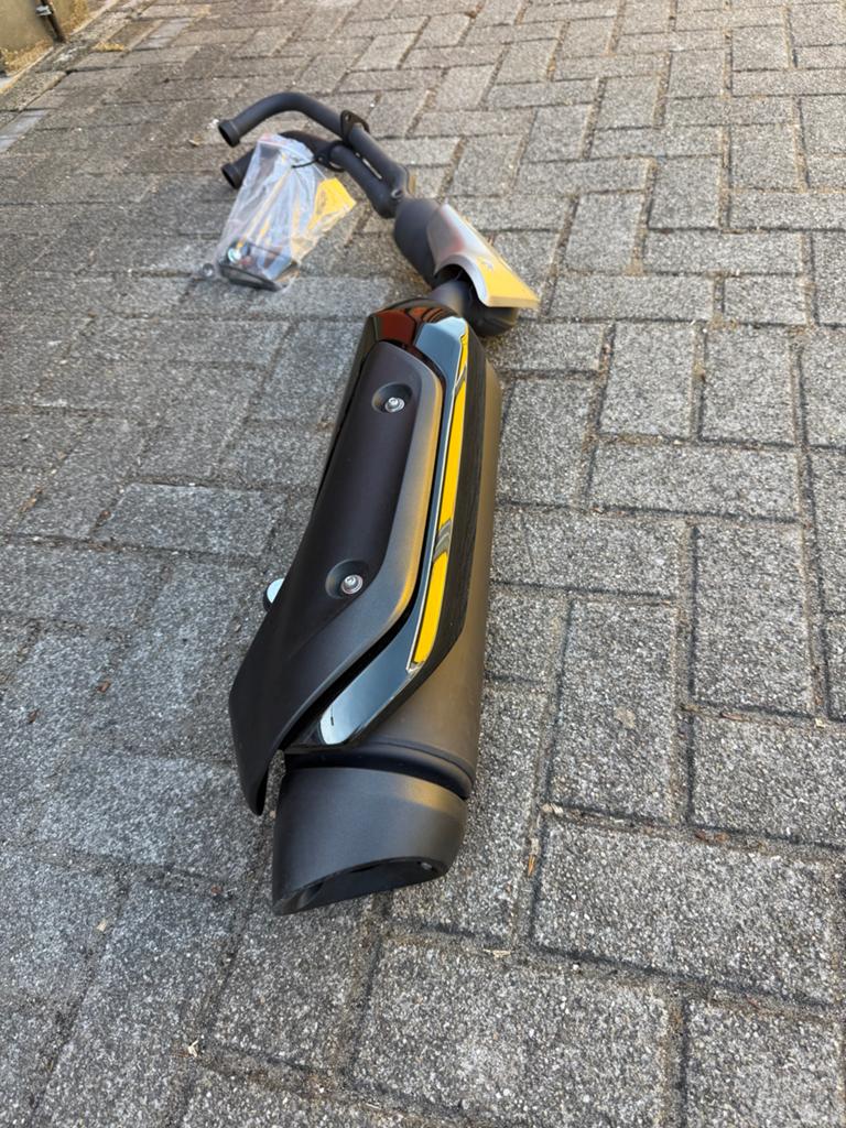 Originele uitlaat Yamaha TMAX 560 (2021) - Zo goed als nieuw, Ophalen of Verzenden, Gebruikt