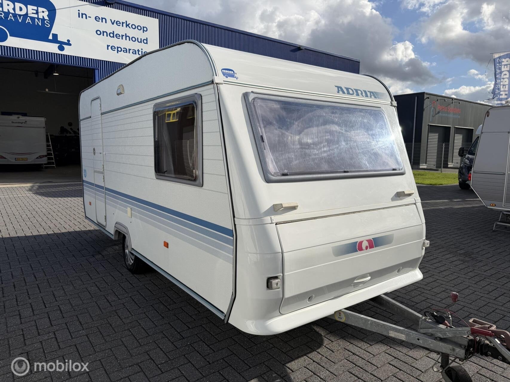 Adria Altea 430PH / Lichtgewicht - Voortent, Vast bed, Hordeur, Bedrijf, Treinzit