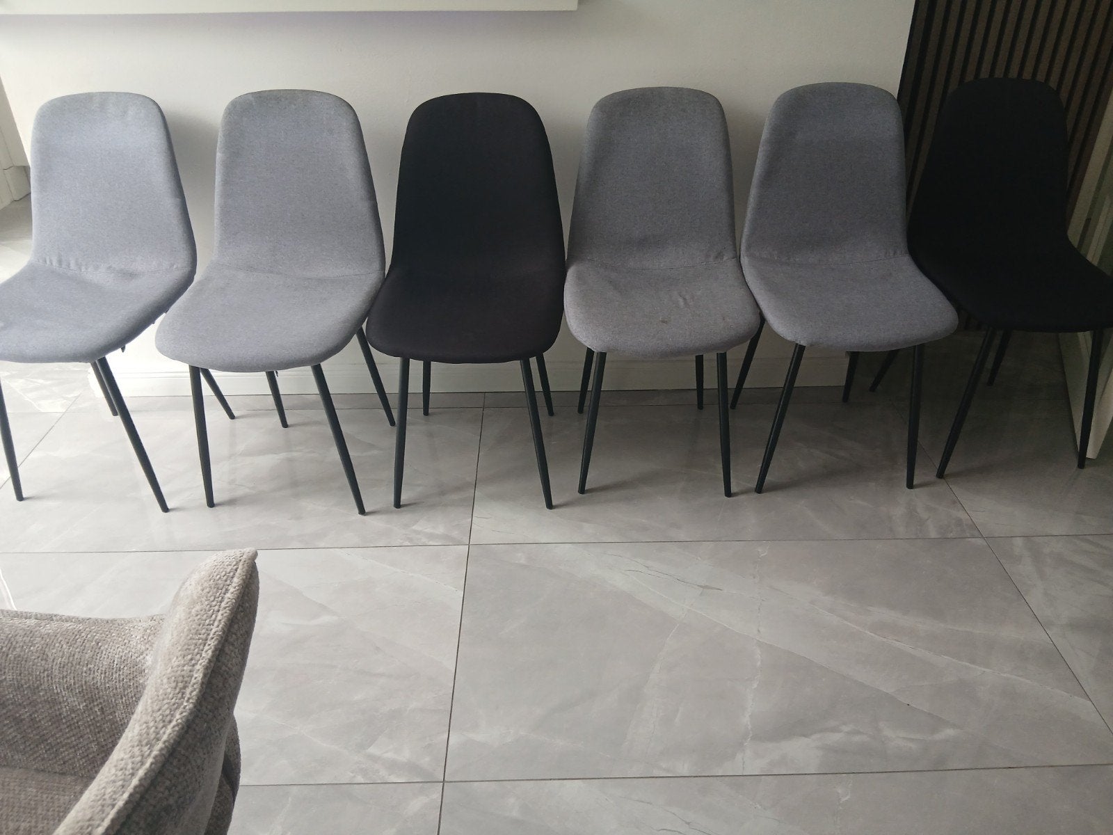 Mooie stoelen, Ophalen