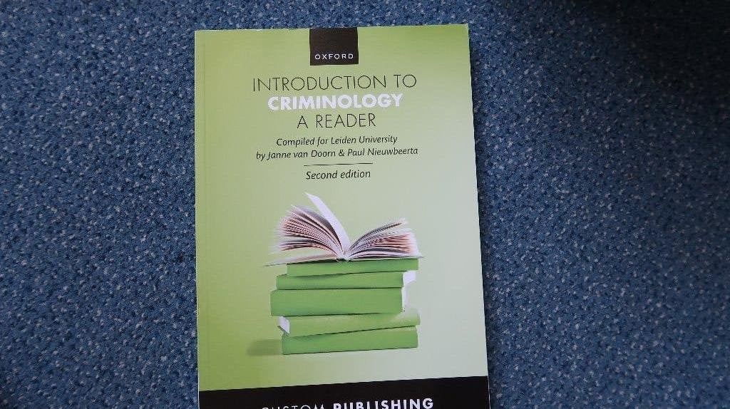 studieboek Introduction to criminology ISBN 9780192887283, Ophalen of Verzenden, Beta, Zo goed als nieuw, WO