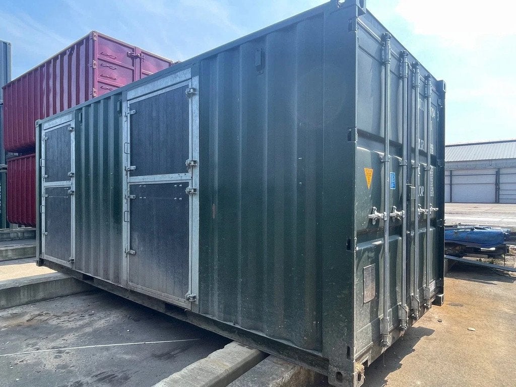 VERNOOY 20FT 8.6 PAARDENBOX 600704, Dave Vernooij, Dave@vernooy.nl, Kellensedwarsweg 9
4004 JC  Tiel, NL