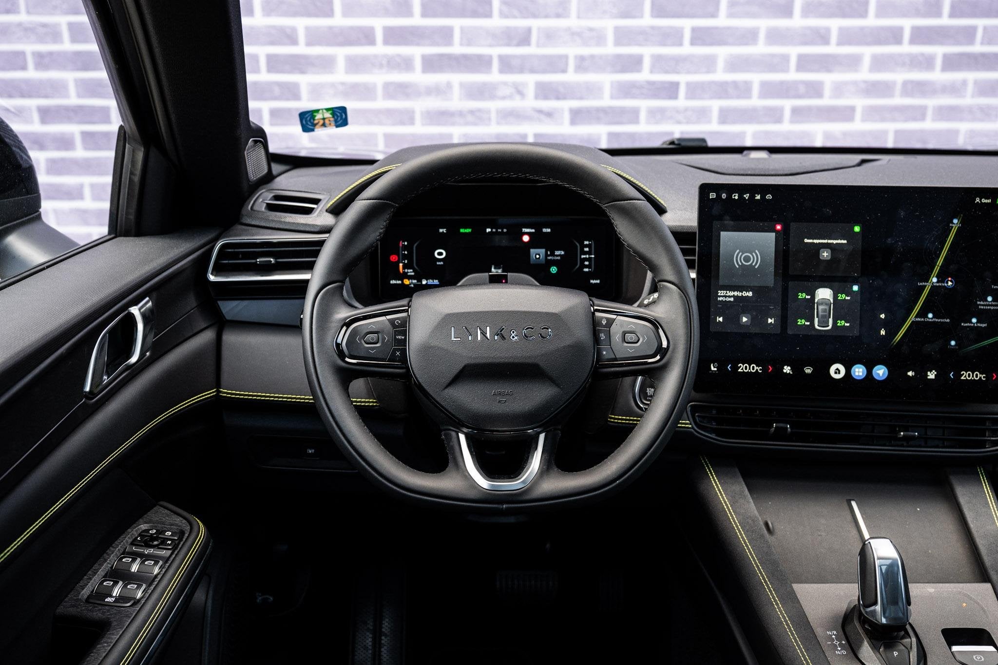 Lynk & Co 01 1.5 More | Trekhaak | PHEV | Panoramadak | Infi, Auto's, 4 cilinders, Zwart, Hybride Elektrisch/Benzine, 1835 kg