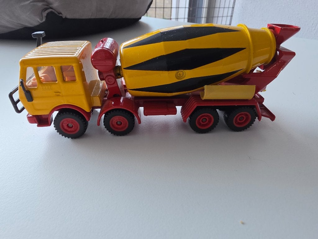 Mercedes-benz betonmolen truck uit de jaren 80, Siku, Ophalen of Verzenden, Gebruikt, Bus of Vrachtwagen