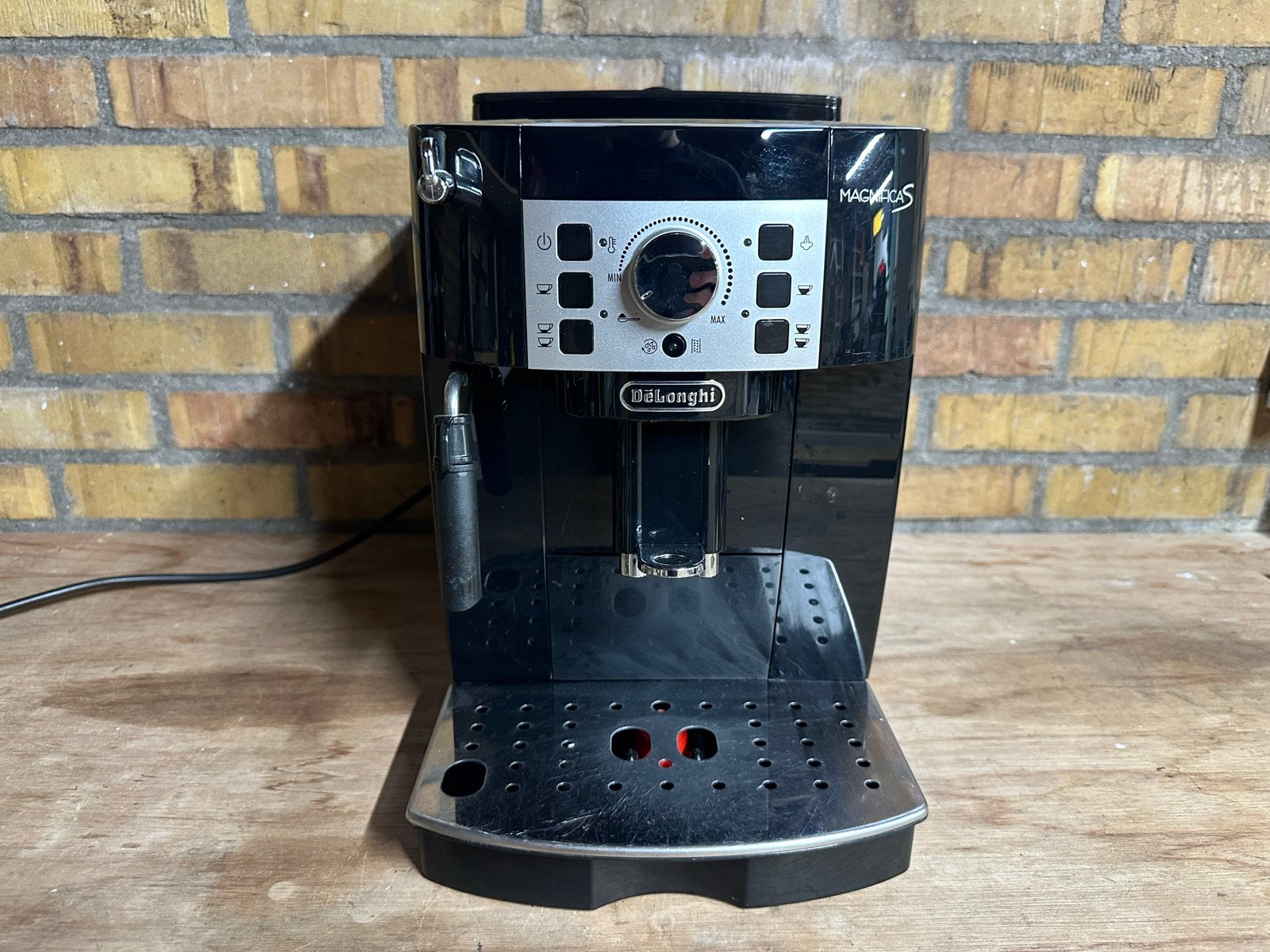 Delonghi Magnifica S - Volautomatische Espressomachine, Gebruikt, Koffiemachine, Afneembaar waterreservoir, Koffiebonen