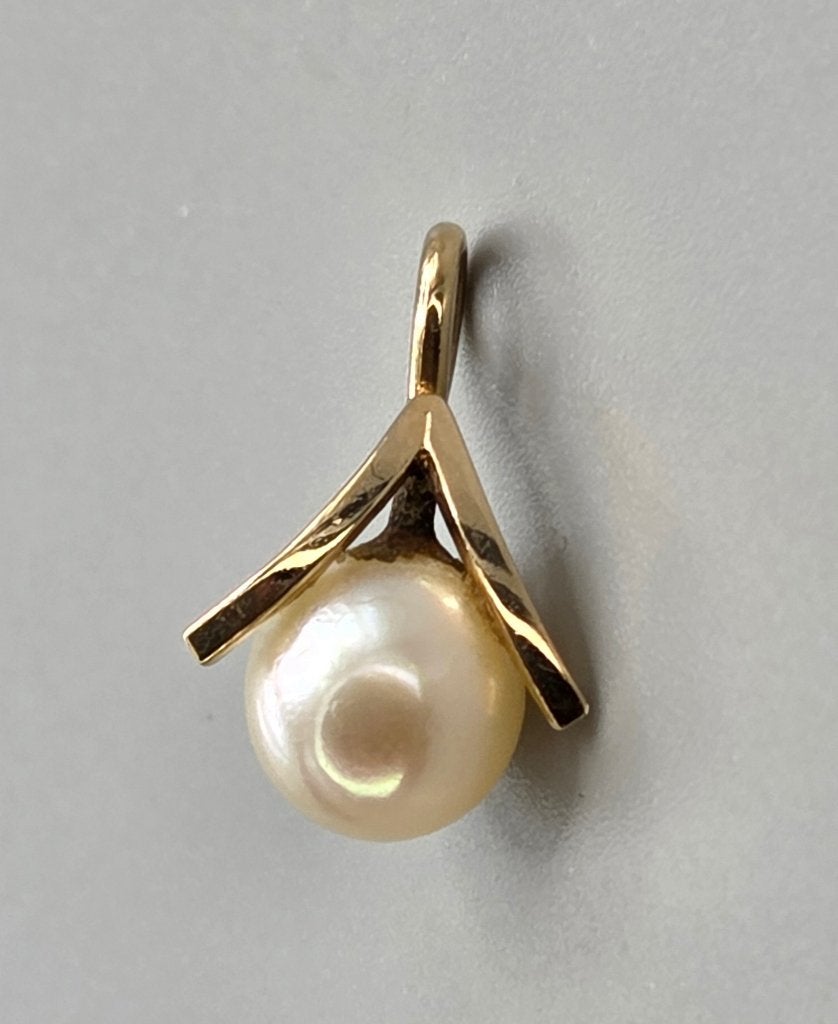 Vintage gouden hanger met parel. Nr41, Ophalen of Verzenden, Zo goed als nieuw, Met parel, Goud