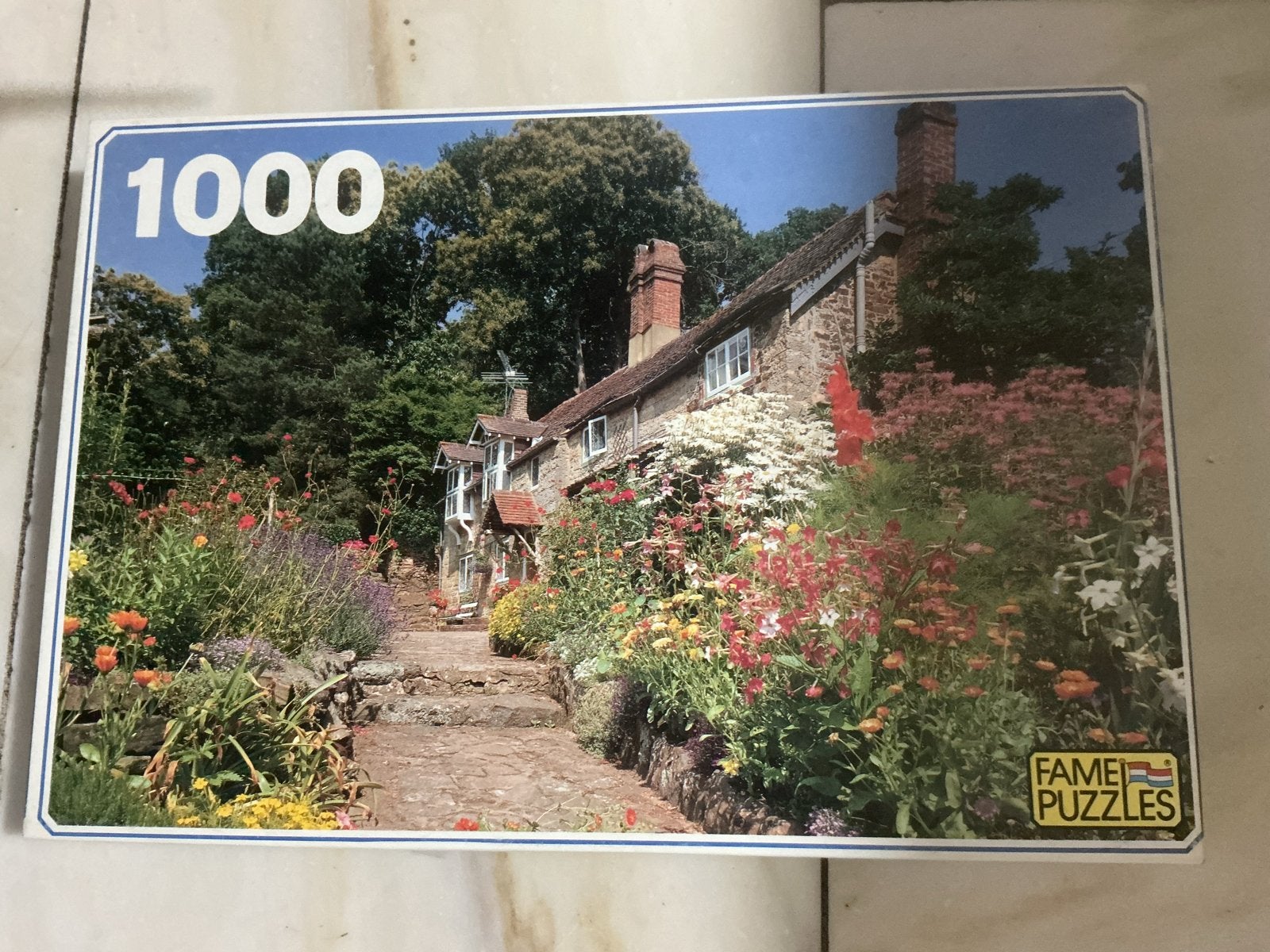 Puzzel 1000  stukjes - Cottage met tuin, Ophalen of Verzenden, 500 t/m 1500 stukjes, Gebruikt, Legpuzzel