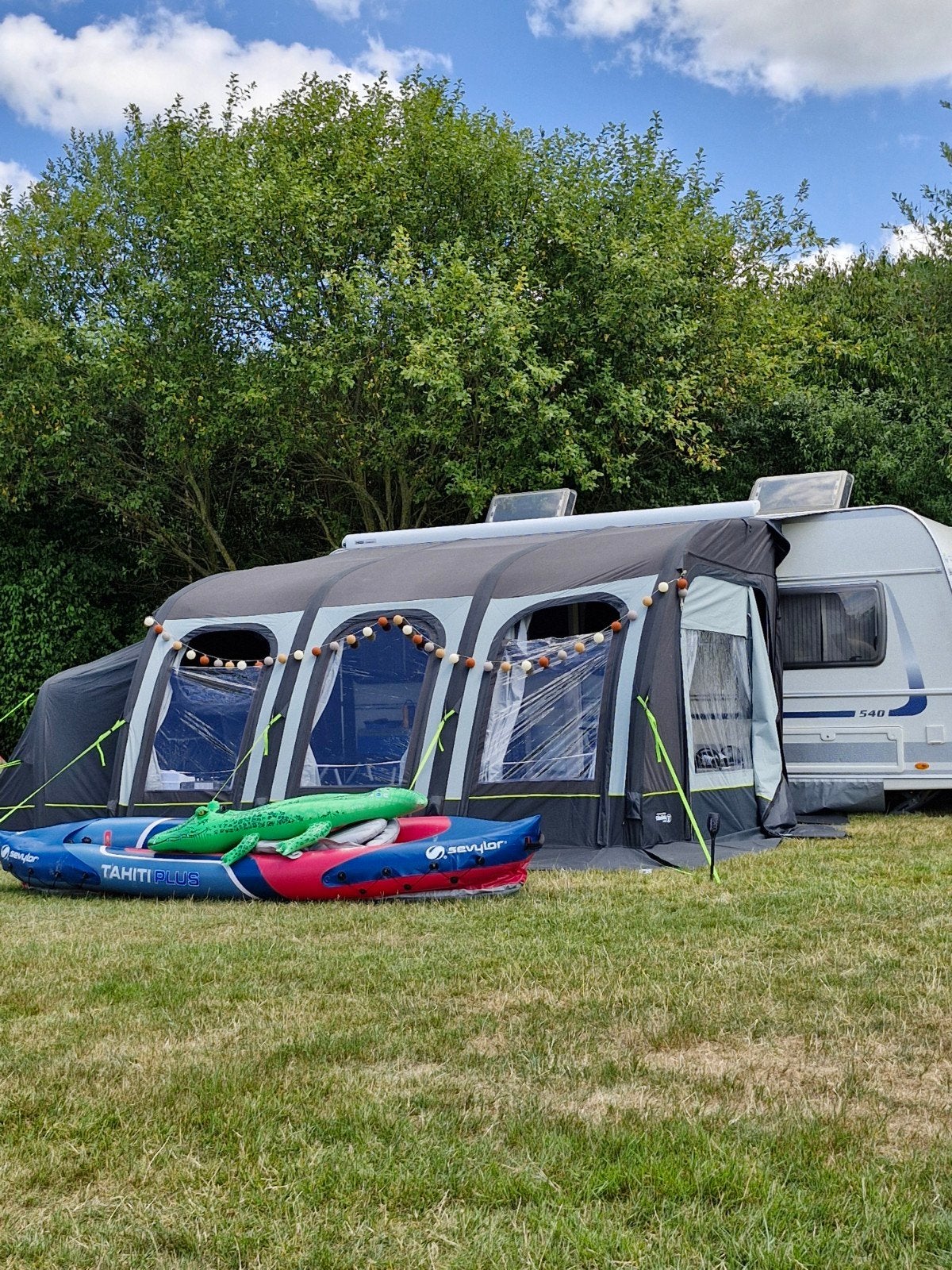 Obelink Ambassador Easy Air 420 voortent met uitbouw, Caravans en Kamperen, Ophalen, Zo goed als nieuw