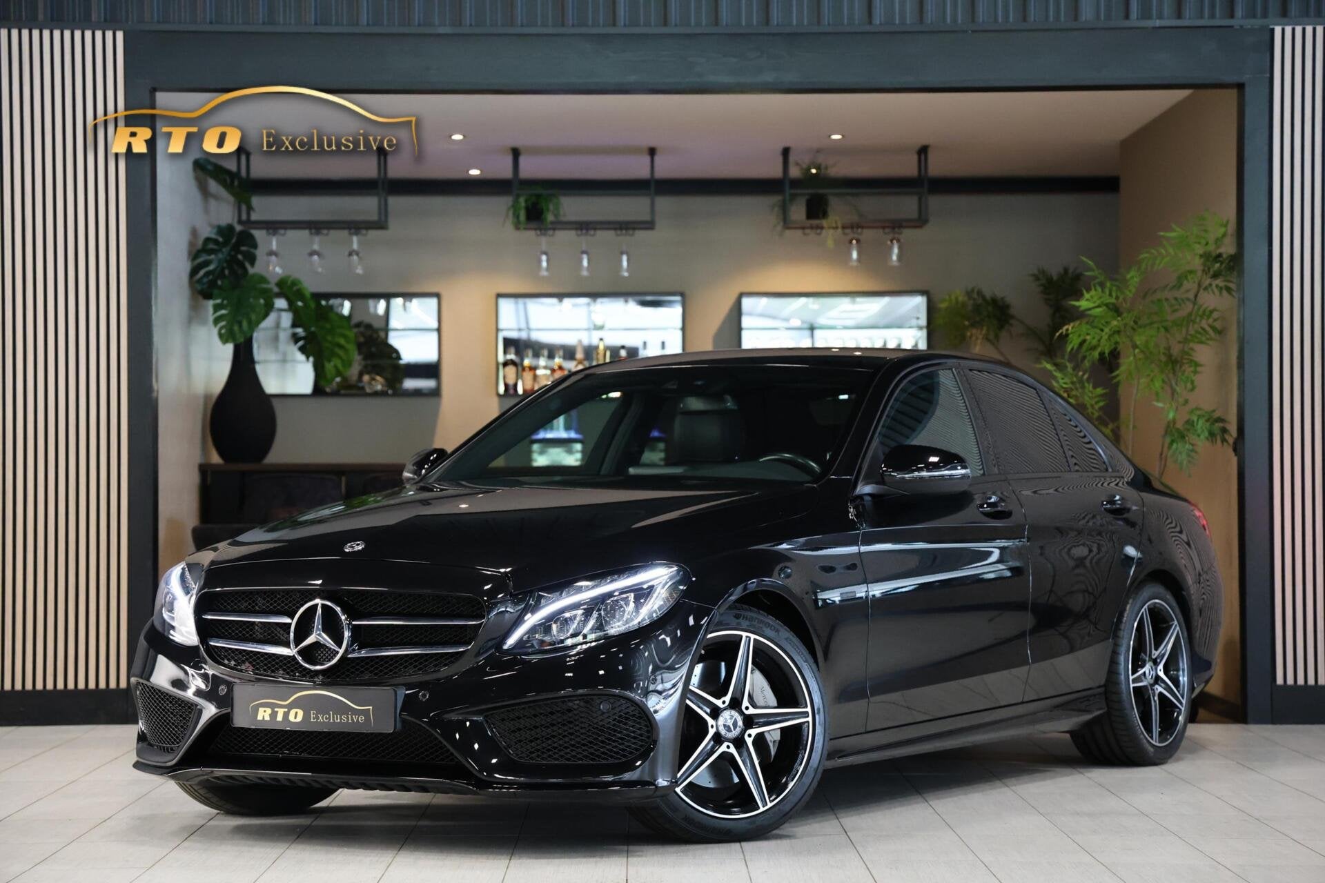 Mercedes C-klasse 350 e AMG|Luchtvering|Night|Carplay|Leder, Auto's, Automaat, Achterwielaandrijving, Gebruikt, Met garantie (alle)