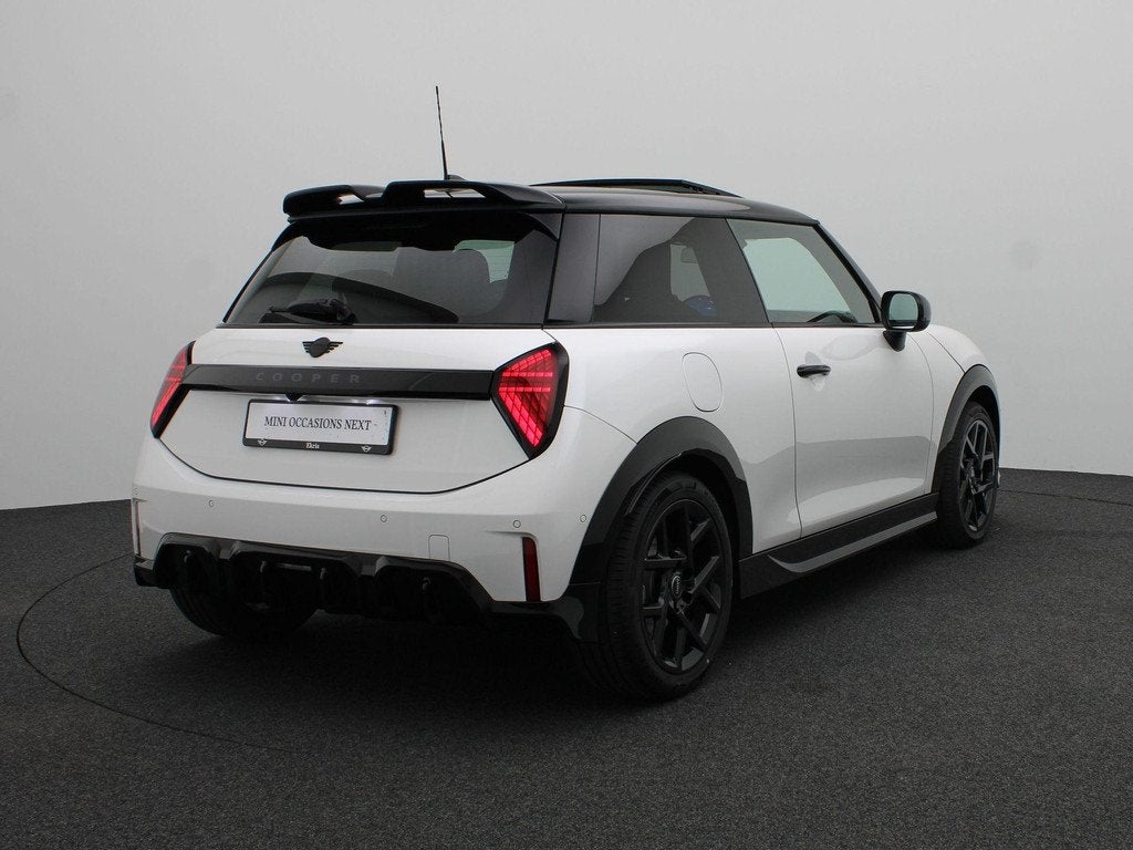MINI 3-Deurs Cooper John Cooper Works + Pakket M + Driving A, Auto's, 156 pk, 4 stoelen, Leder en Stof, Wit
