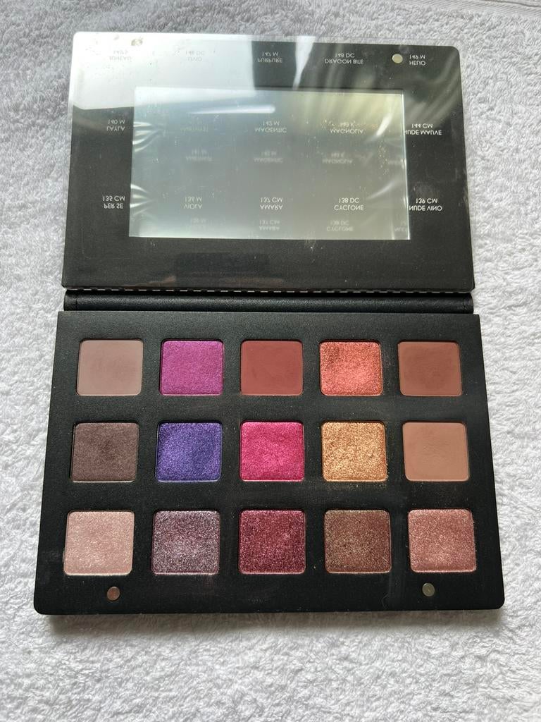 Natasha Denona Lila Eyeshadow Palette 15x2.5g, Ophalen, Ogen, Paars, Zo goed als nieuw