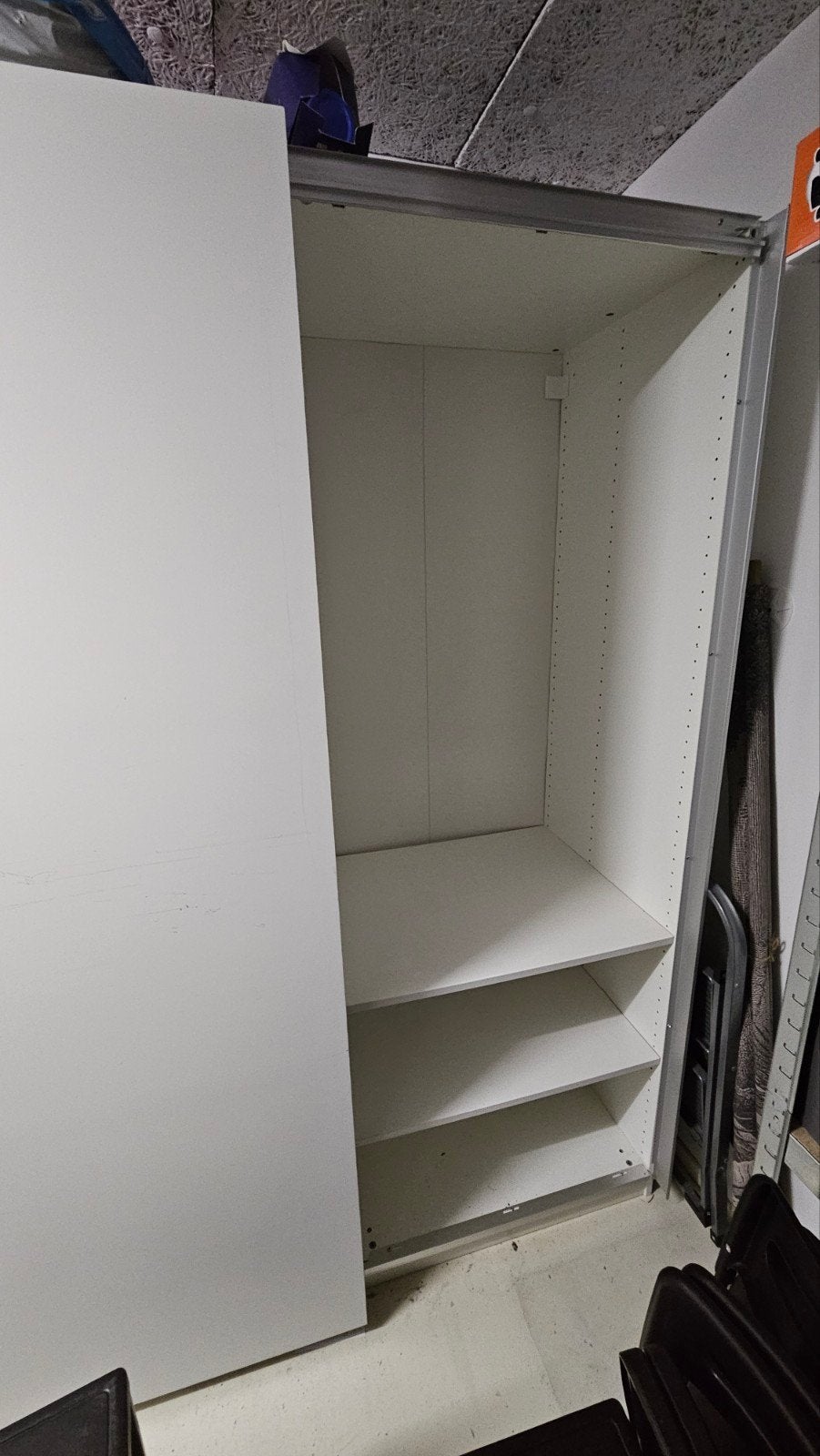 Gratis IKEA kast met schuifdeuren, Huis en Inrichting, Kasten | Kledingkasten, Ophalen, Gebruikt, Met deur(en), 200 cm of meer