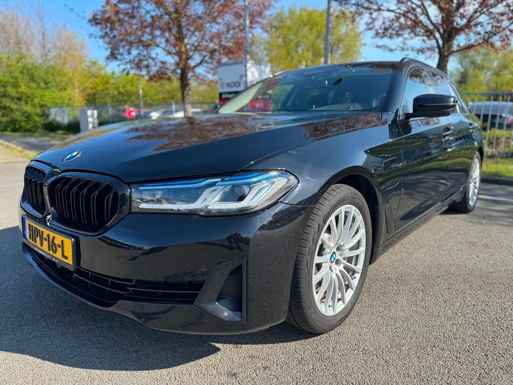 BMW 5-serie Touring 530e xDrive ACC HUD 360 camera Laser 1 J, 1998 cc, Gebruikt, 4 cilinders, Zwart