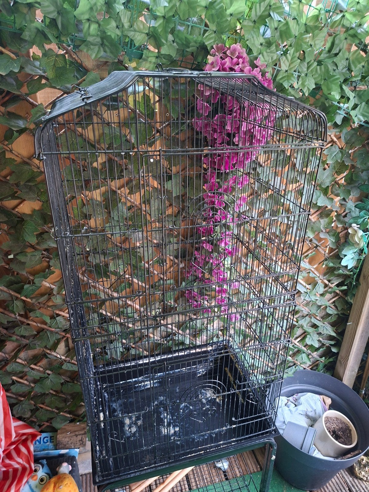 zwarte vogelkooi op wieltjes, Ophalen, Gebruikt, Metaal, Vogelkooi