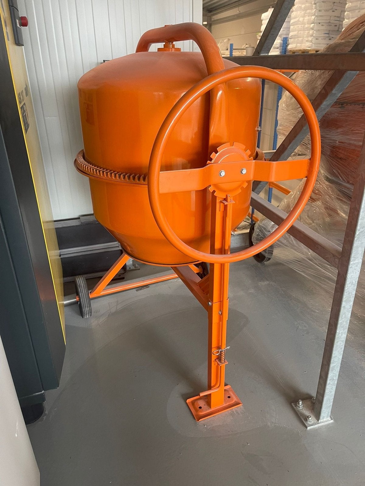 Timbertech Betonmolen 140 liter - Zo goed als nieuw, Doe-het-zelf en Verbouw, Betonmolens, Ophalen, Zo goed als nieuw