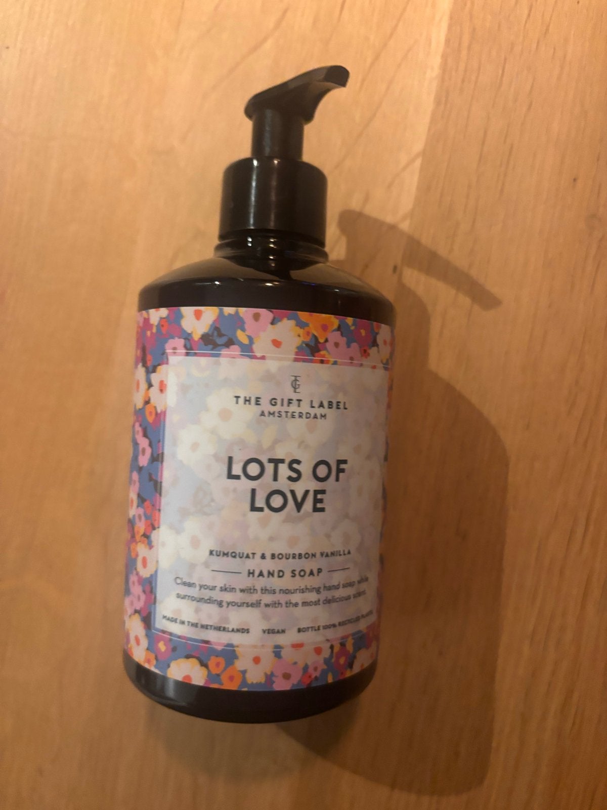 The Gift Label Handzeep - Lots of Love - Kumquat & Bourbon V, Ophalen of Verzenden, Nieuw, Overige typen